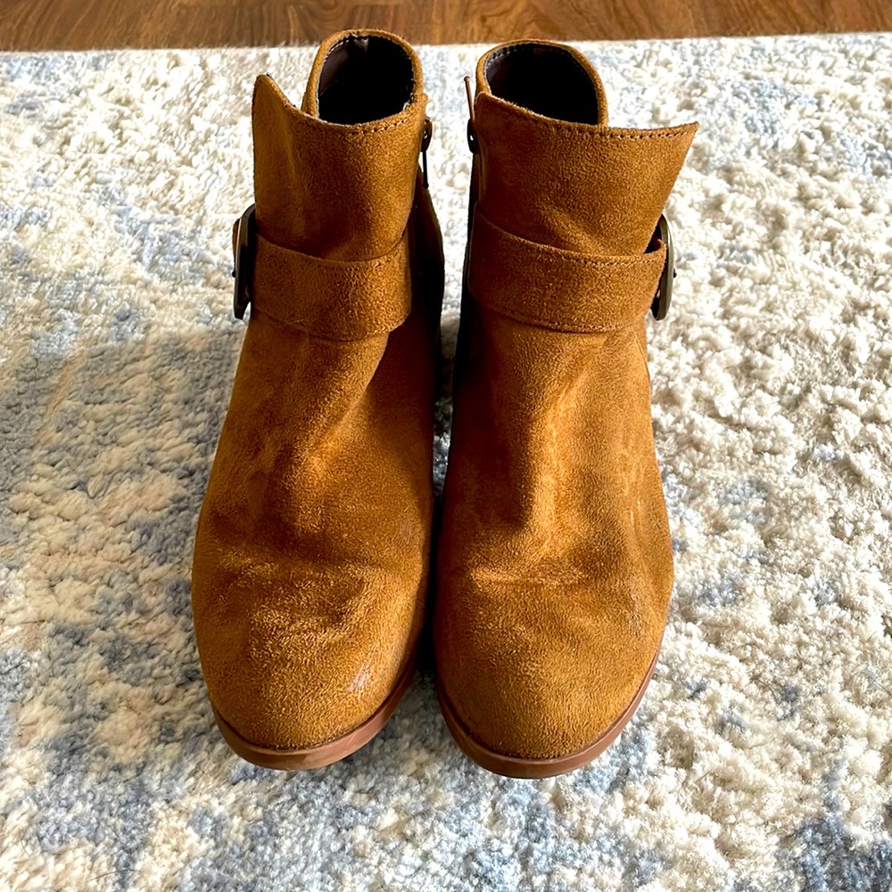 Chestnut suede booties